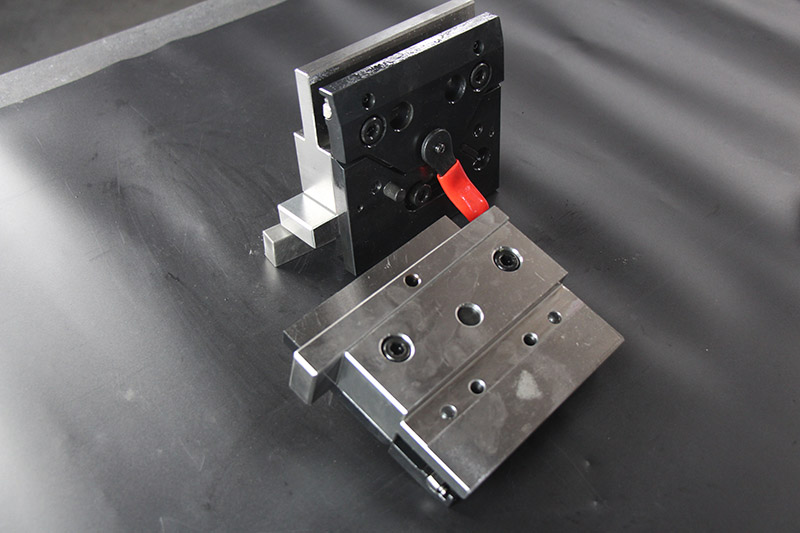 折彎機(jī)模具夾板