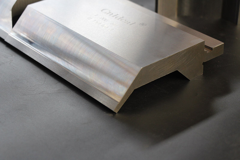 數(shù)控折彎?rùn)C(jī)上模具