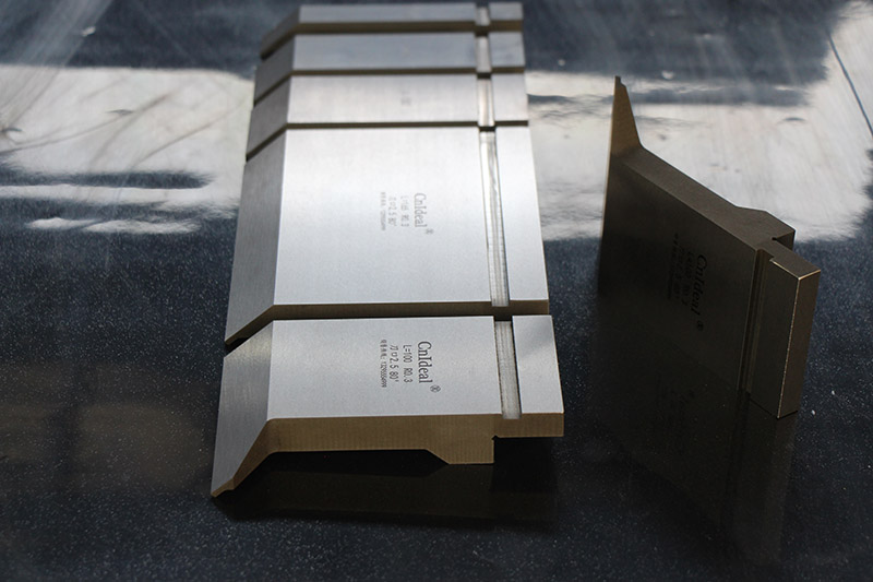 數(shù)控折彎機(jī)上模具