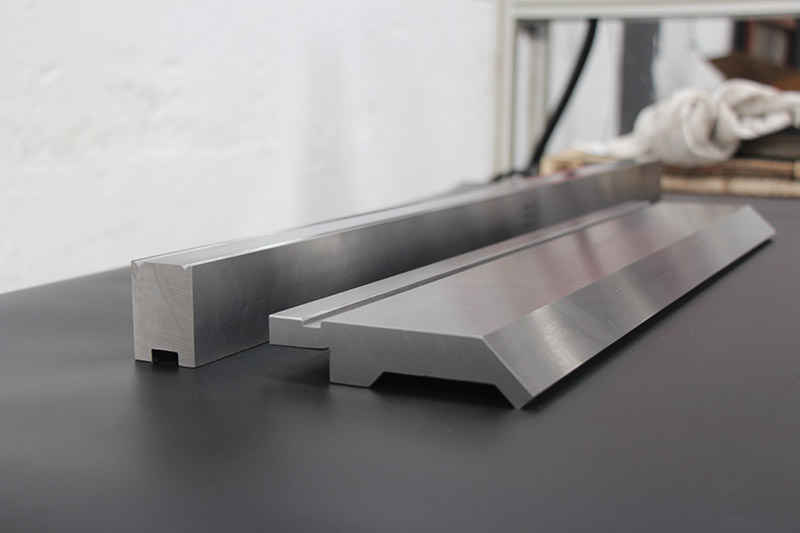 標(biāo)準(zhǔn)折彎?rùn)C(jī)上模