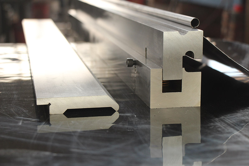 大同某汽配加工廠購(gòu)買折彎?rùn)C(jī)模具